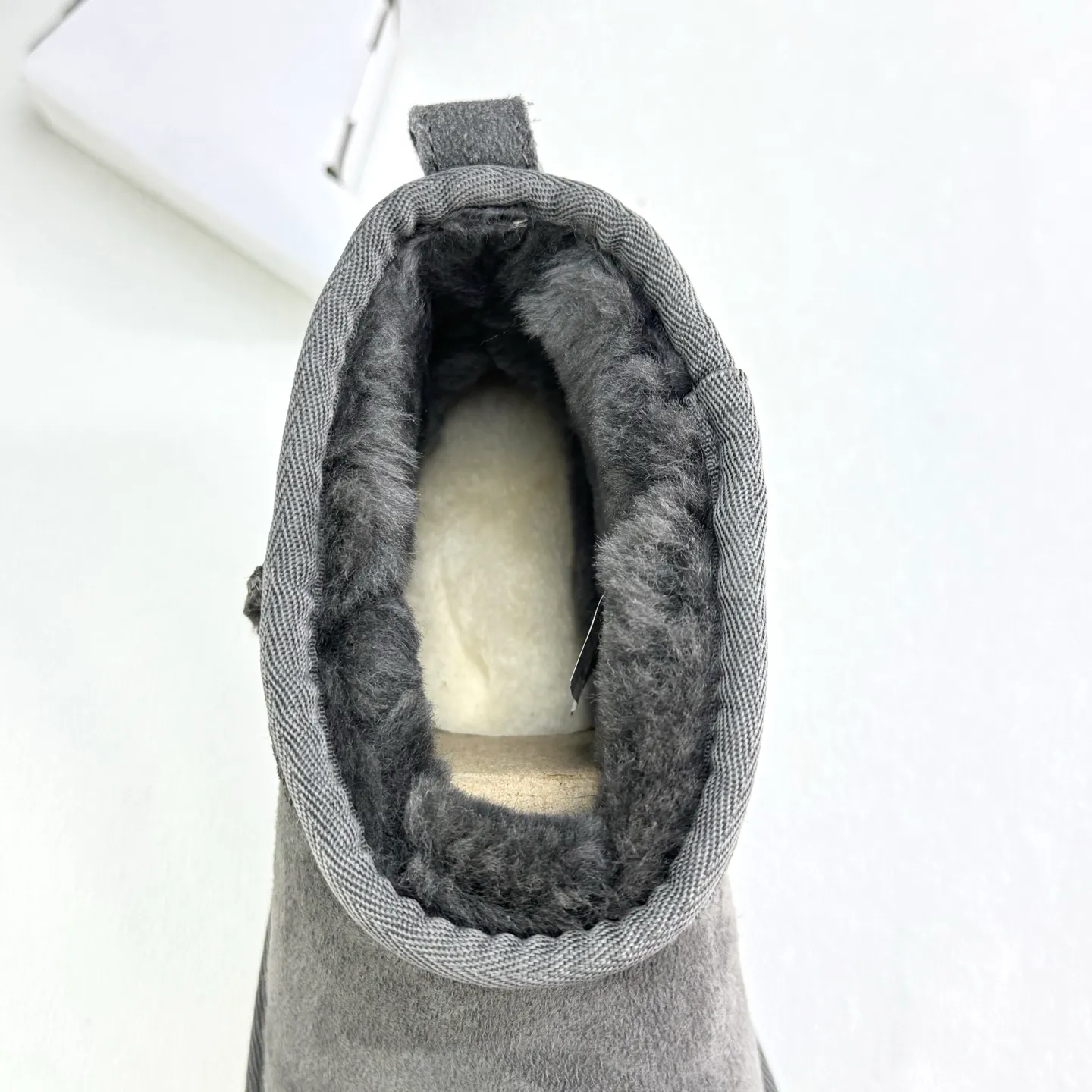 Self-pickup 💰440 Zhou Dongyu mini three-centimeter series snow boots/maroon gray black antelope brown carefully selected Longfeng sheep fur, fine texture, skin-friendly and breathable. The shoe collar is designed with simple tailoring. Easy to put on and take off. Fashionable personality. Comfortable Treadlite by ugg light wing EVA outsole. Comfortable cushioning. Size: 35 36 37 38 39 40